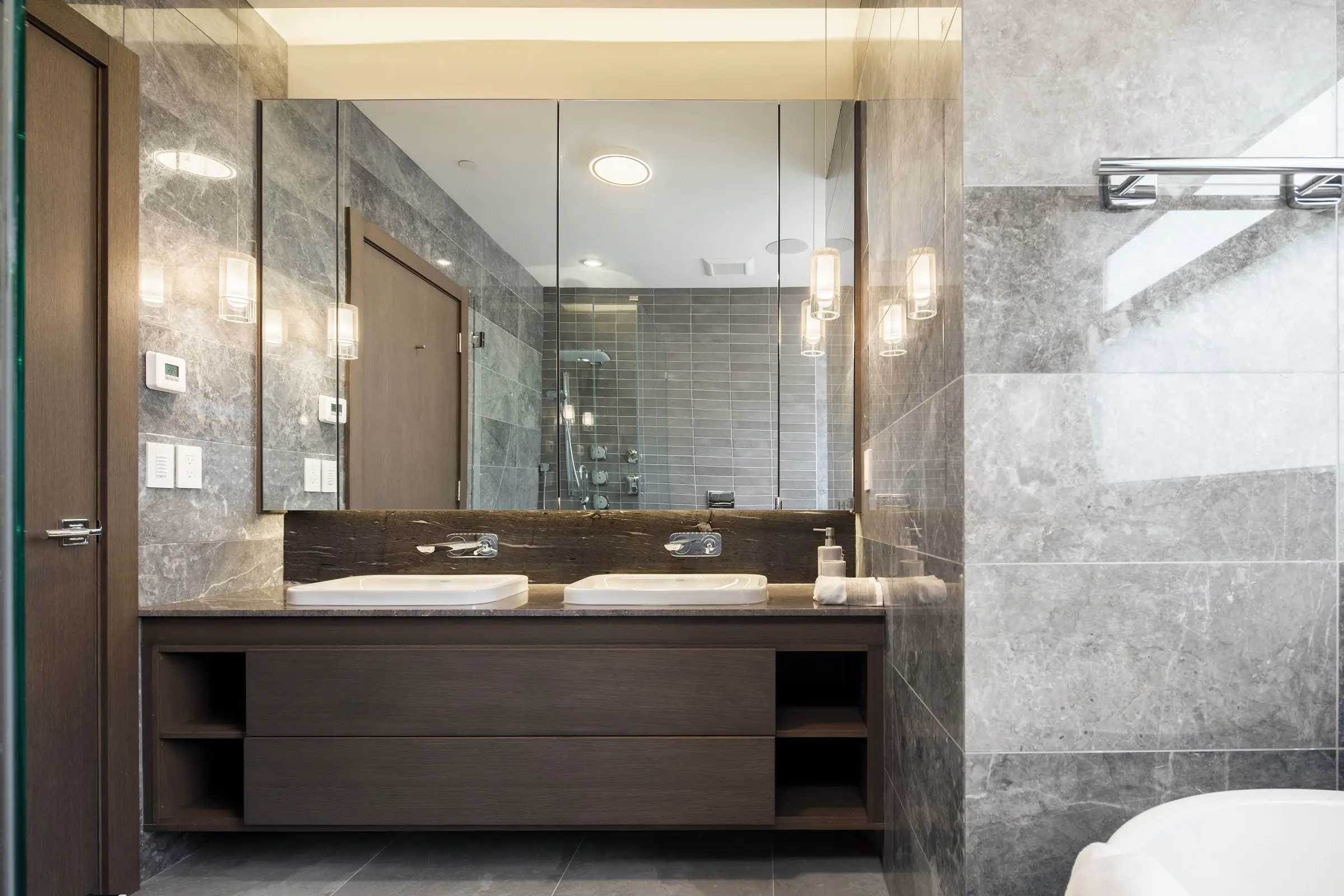 Vancouver West Residence — image 22