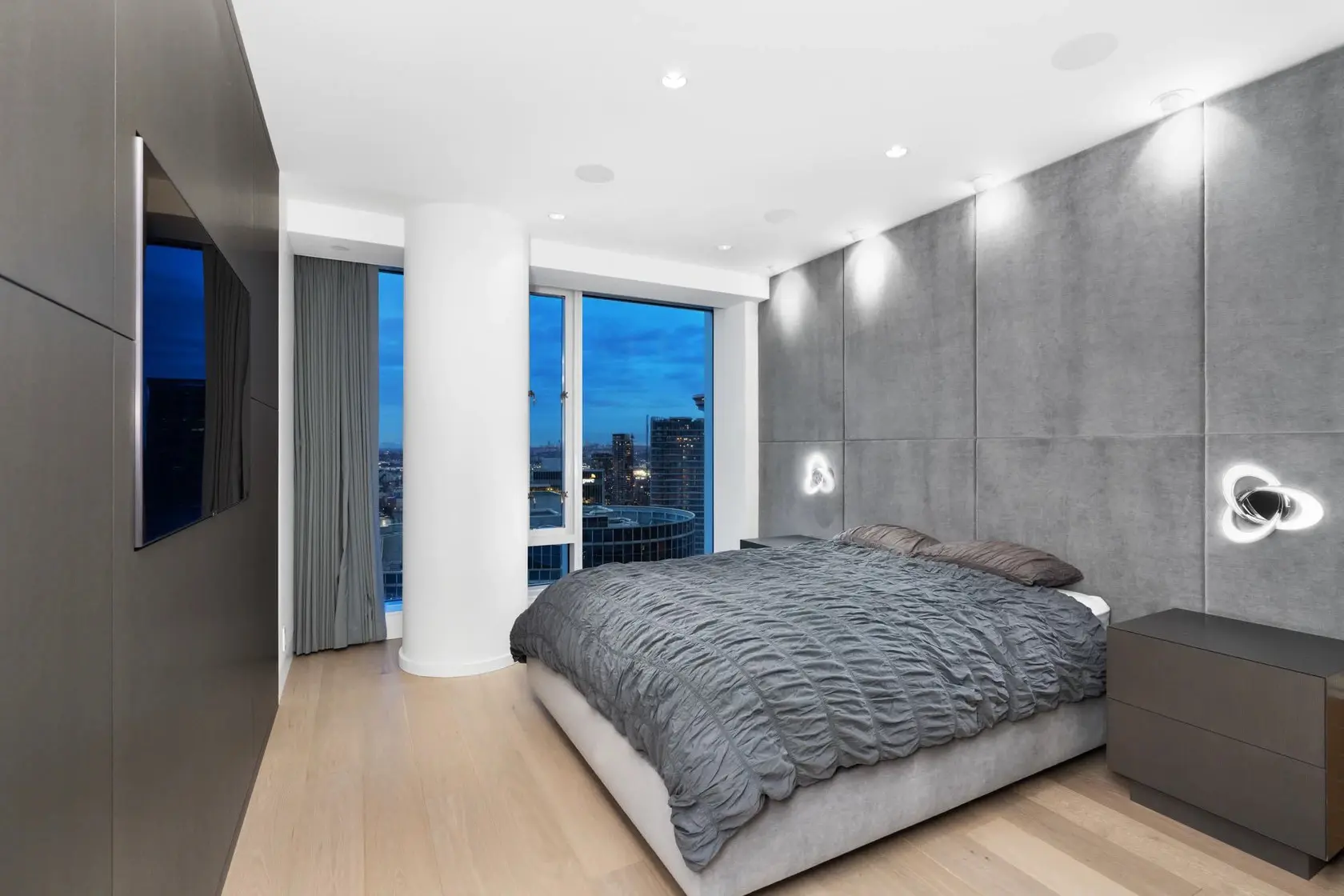 Downtown Vancouver Residence — image 2