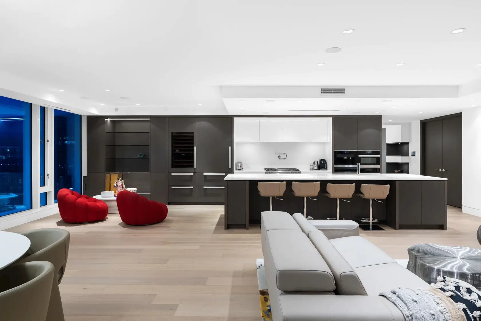 Downtown Vancouver Residence — image 3