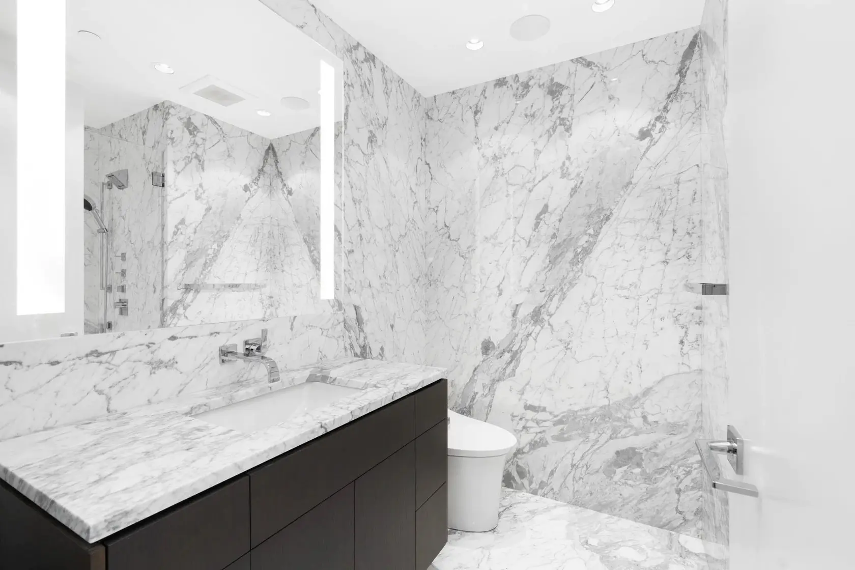 Downtown Vancouver Residence — image 7