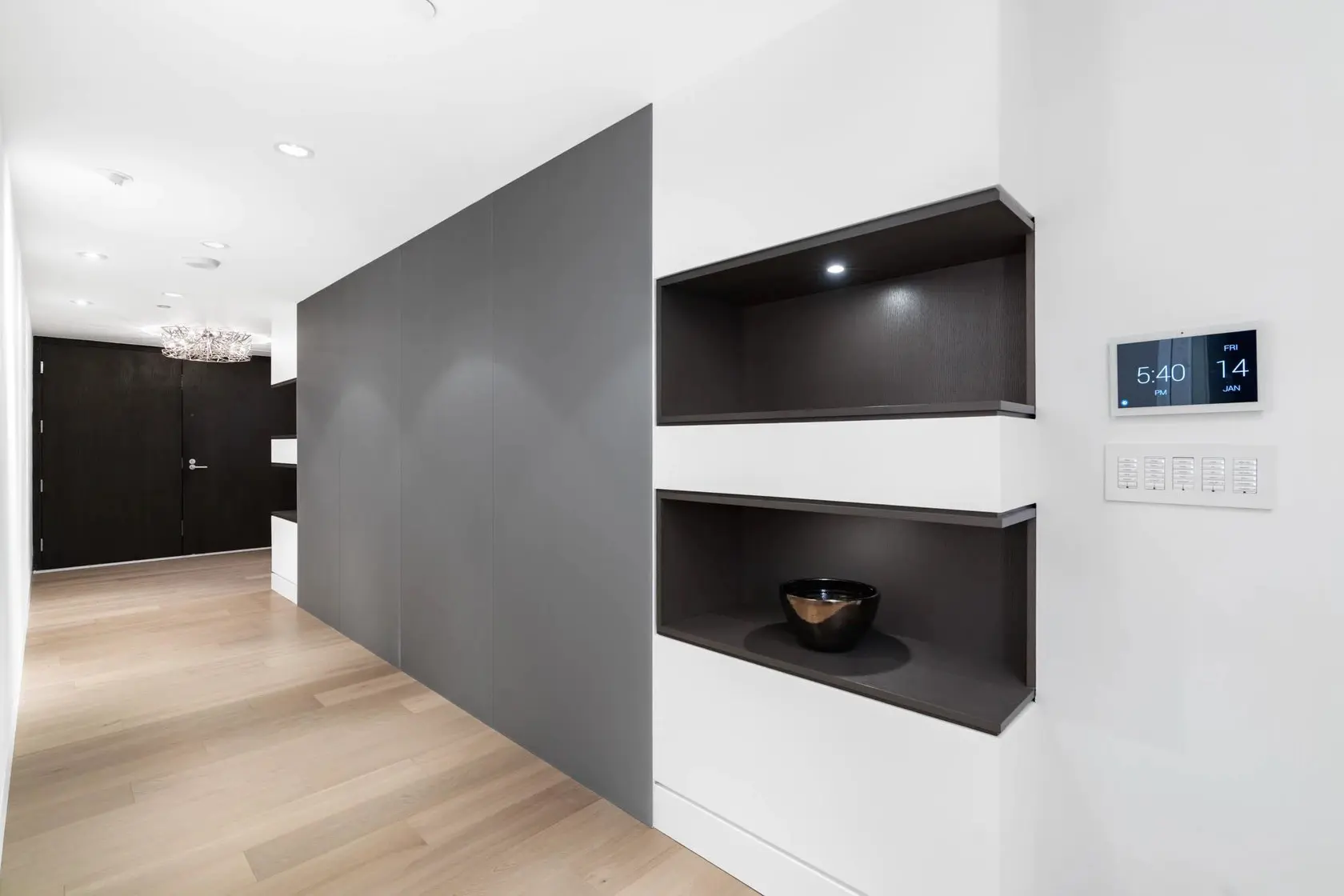 Downtown Vancouver Residence — image 9