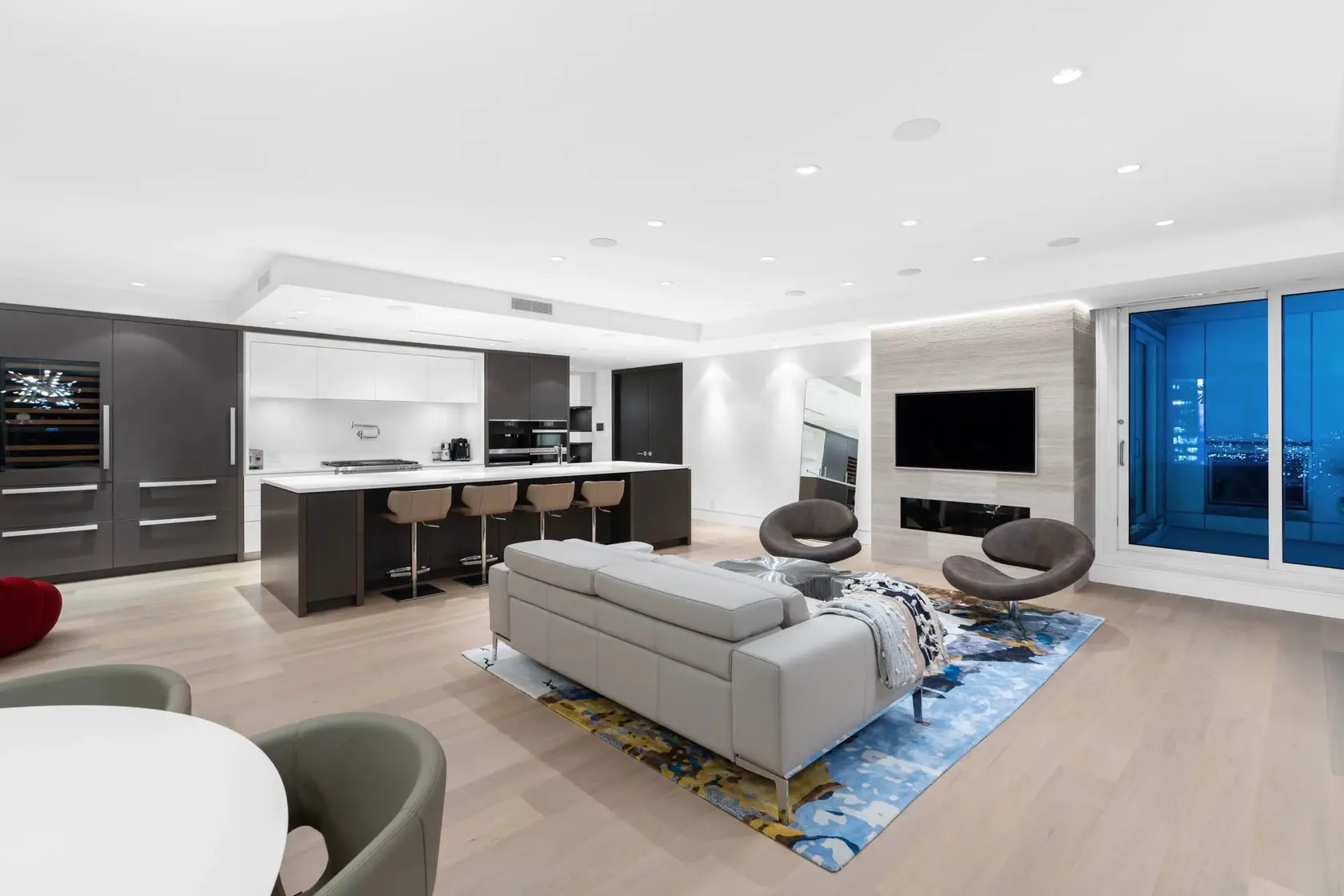 Downtown Vancouver Residence — image 10