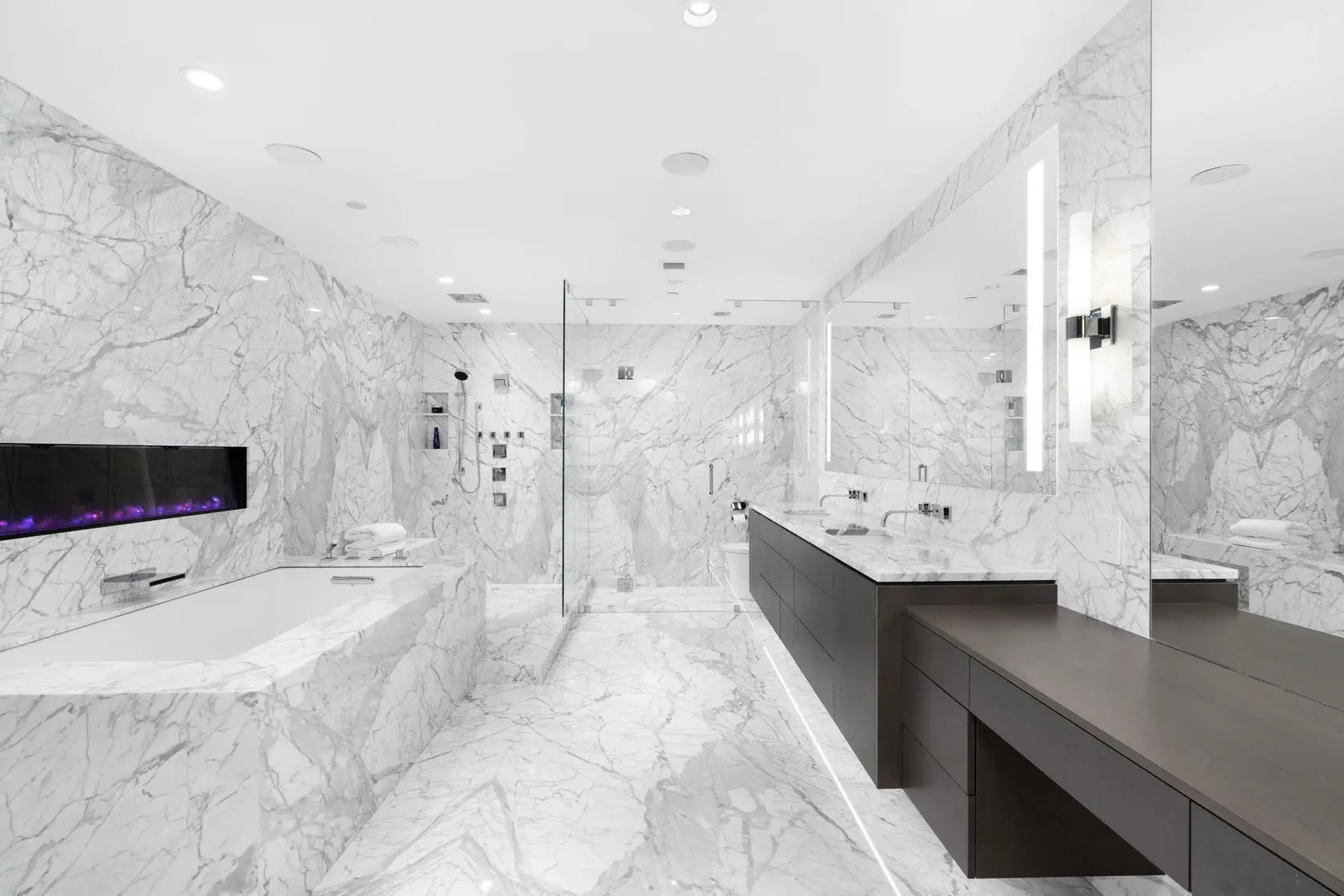 Downtown Vancouver Residence — image 11