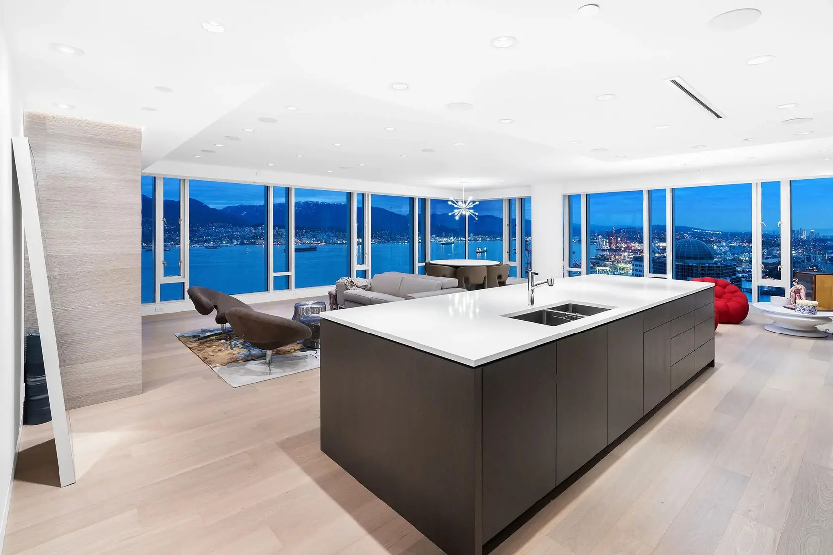 Downtown Vancouver Residence — image 12