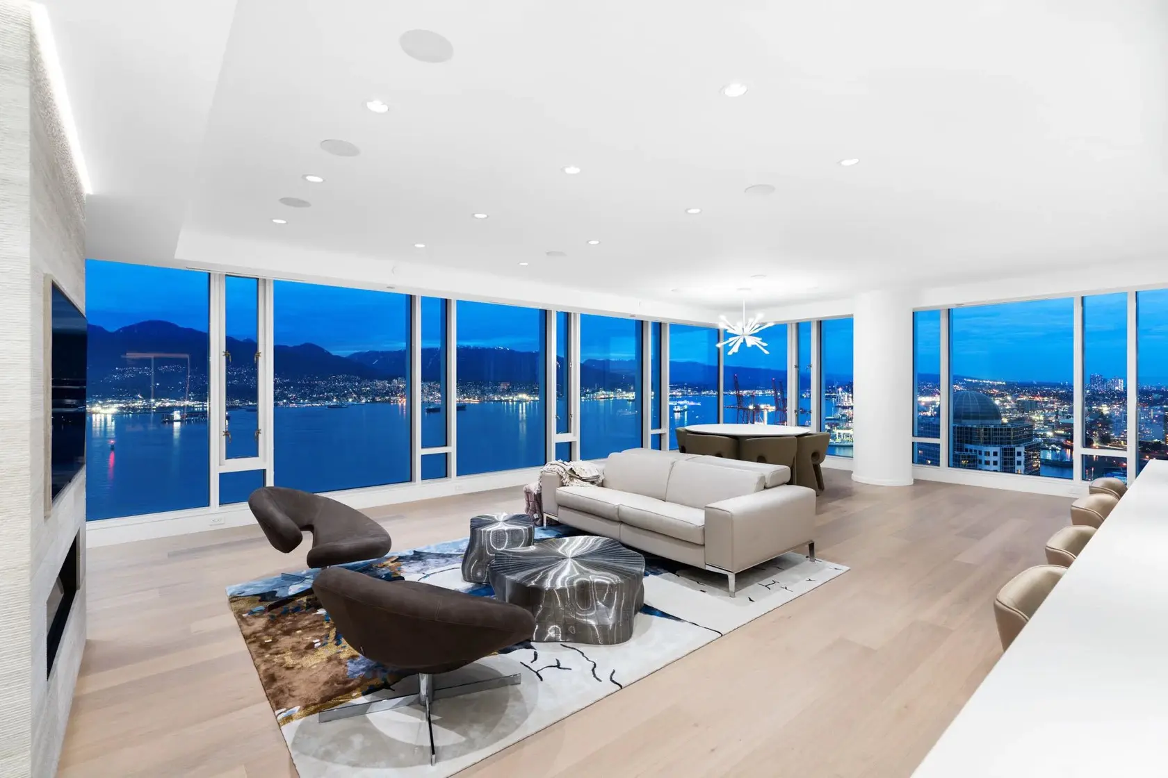 Downtown Vancouver Residence — image 15