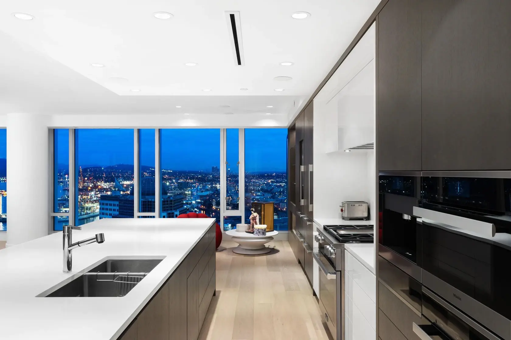 Downtown Vancouver Residence — image 16