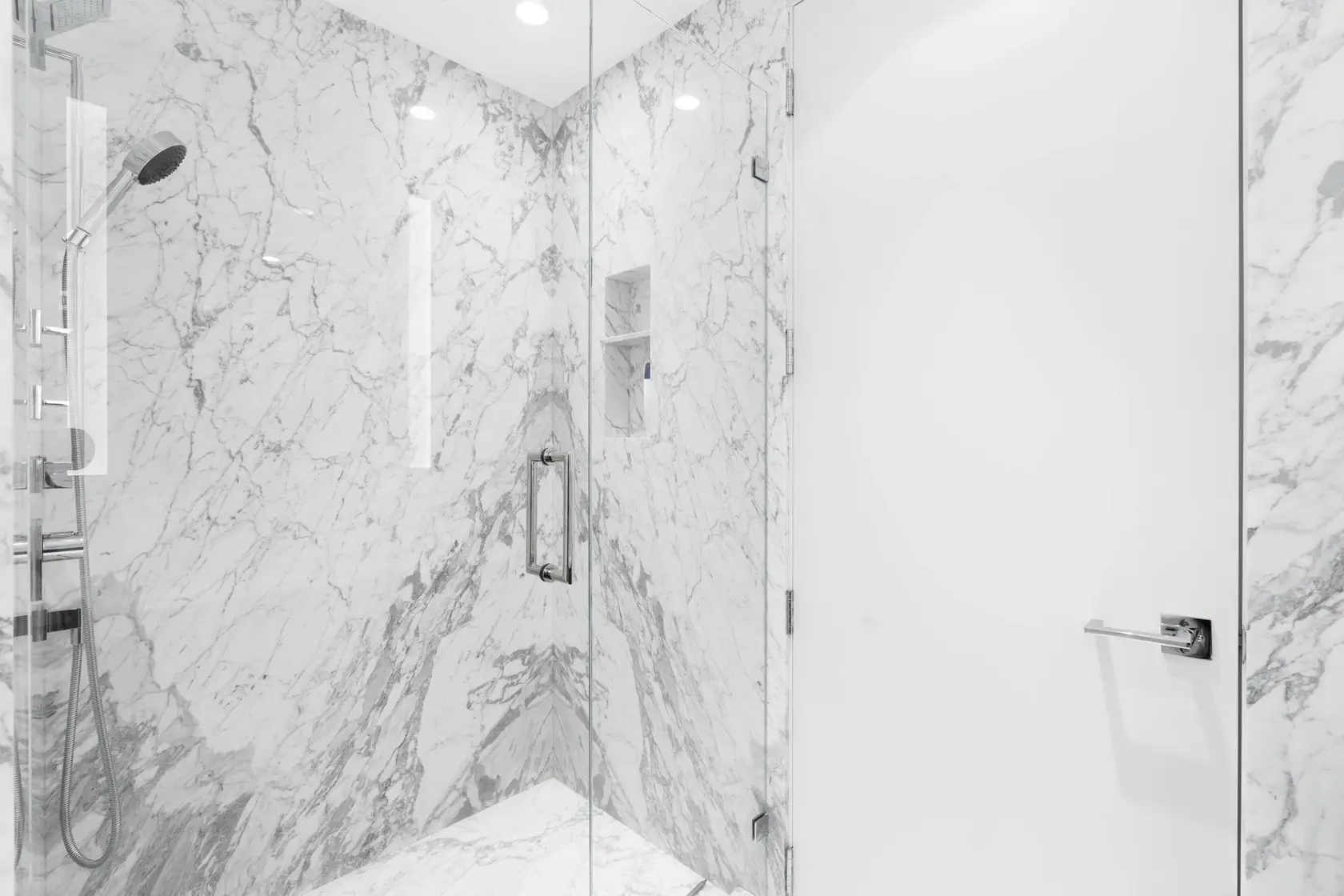 Downtown Vancouver Residence — image 17