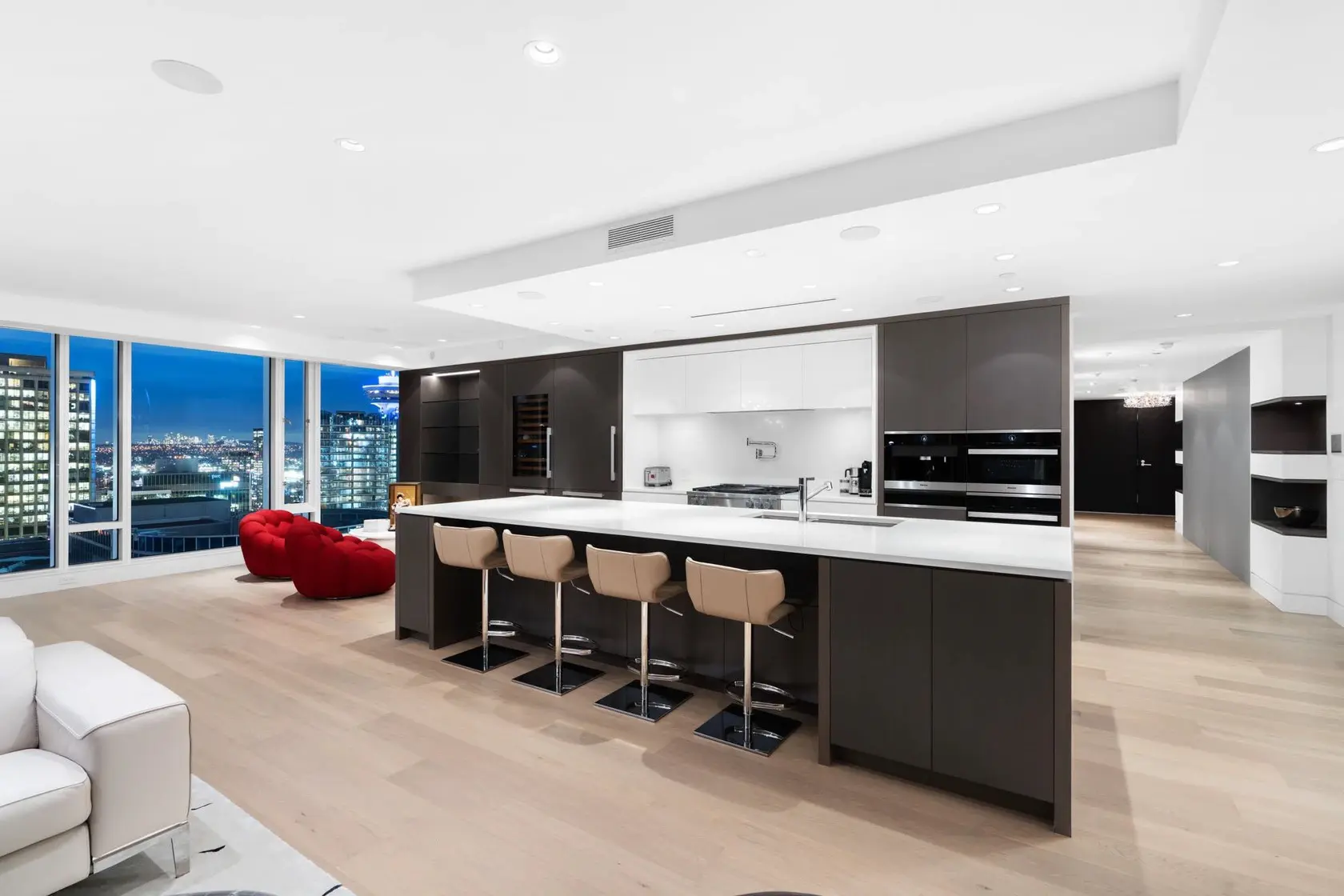 Downtown Vancouver Residence — image 19