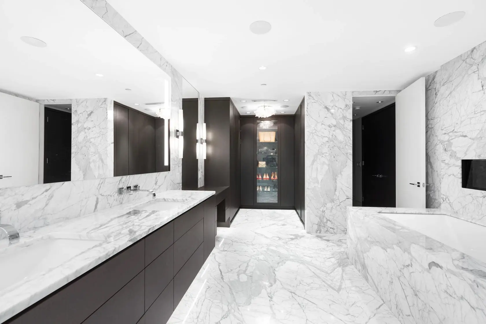 Downtown Vancouver Residence — image 21