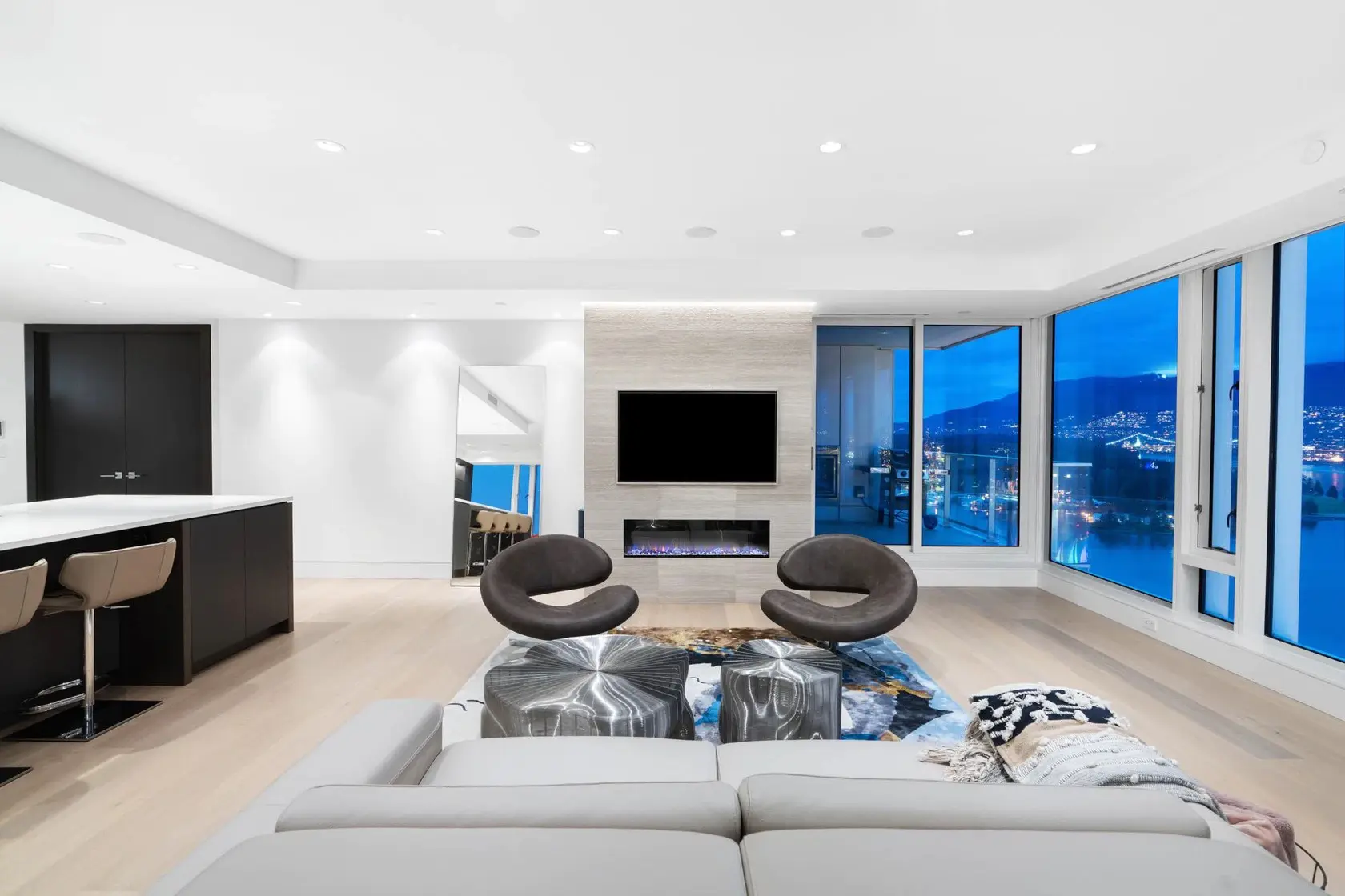 Downtown Vancouver Residence — image 23