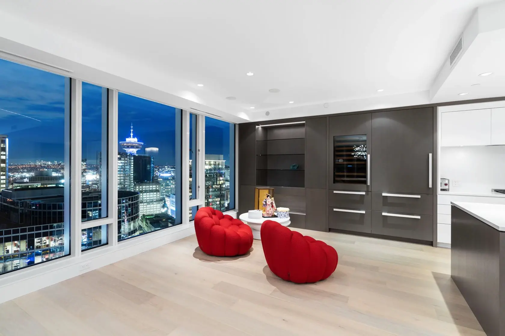 Downtown Vancouver Residence — image 24