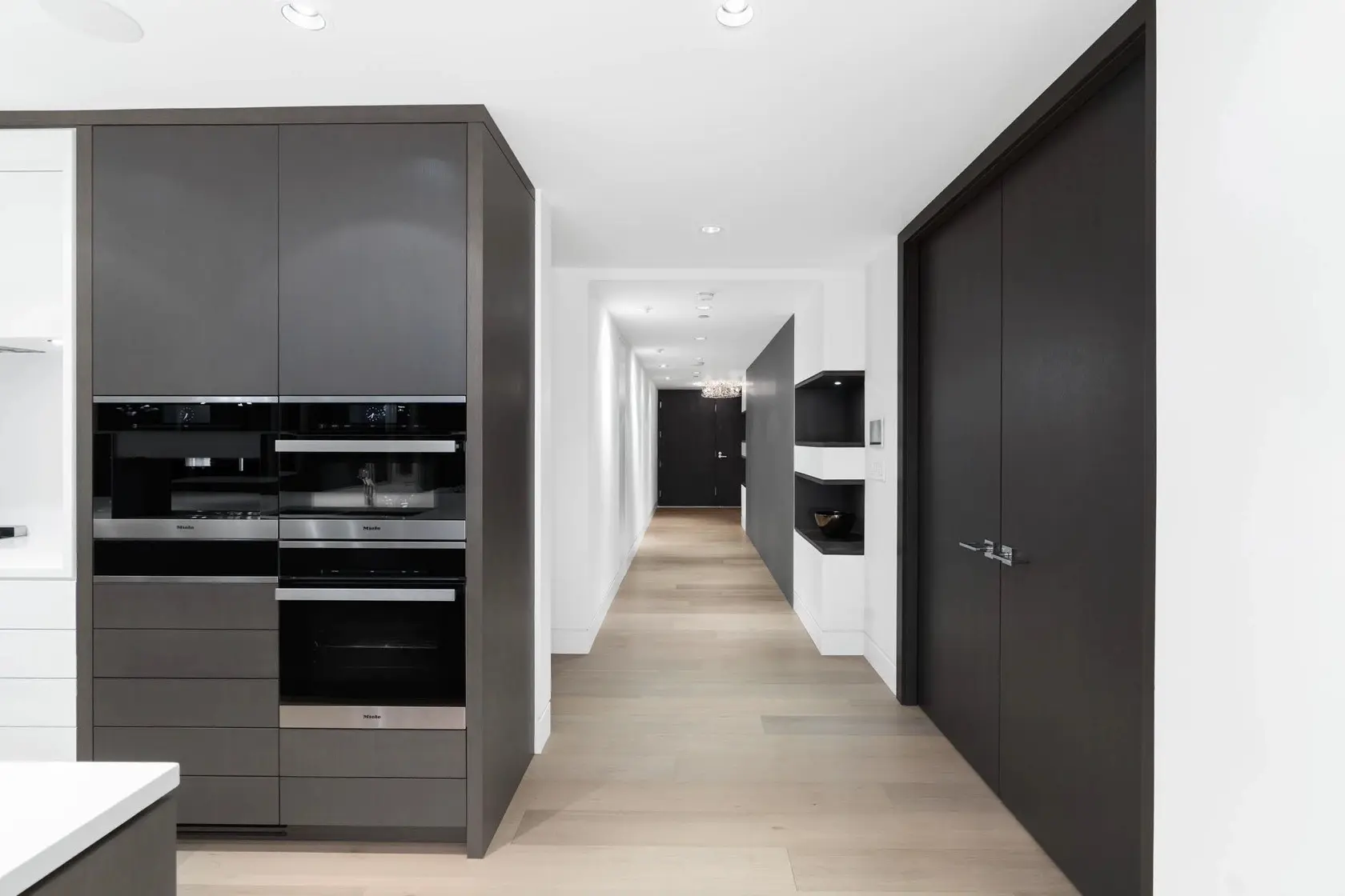 Downtown Vancouver Residence — image 26