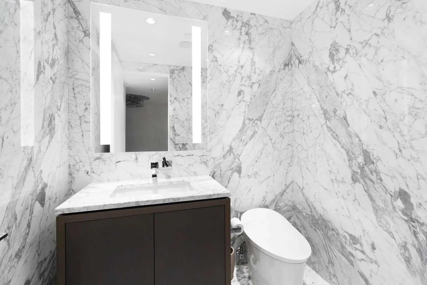Downtown Vancouver Residence — image 27