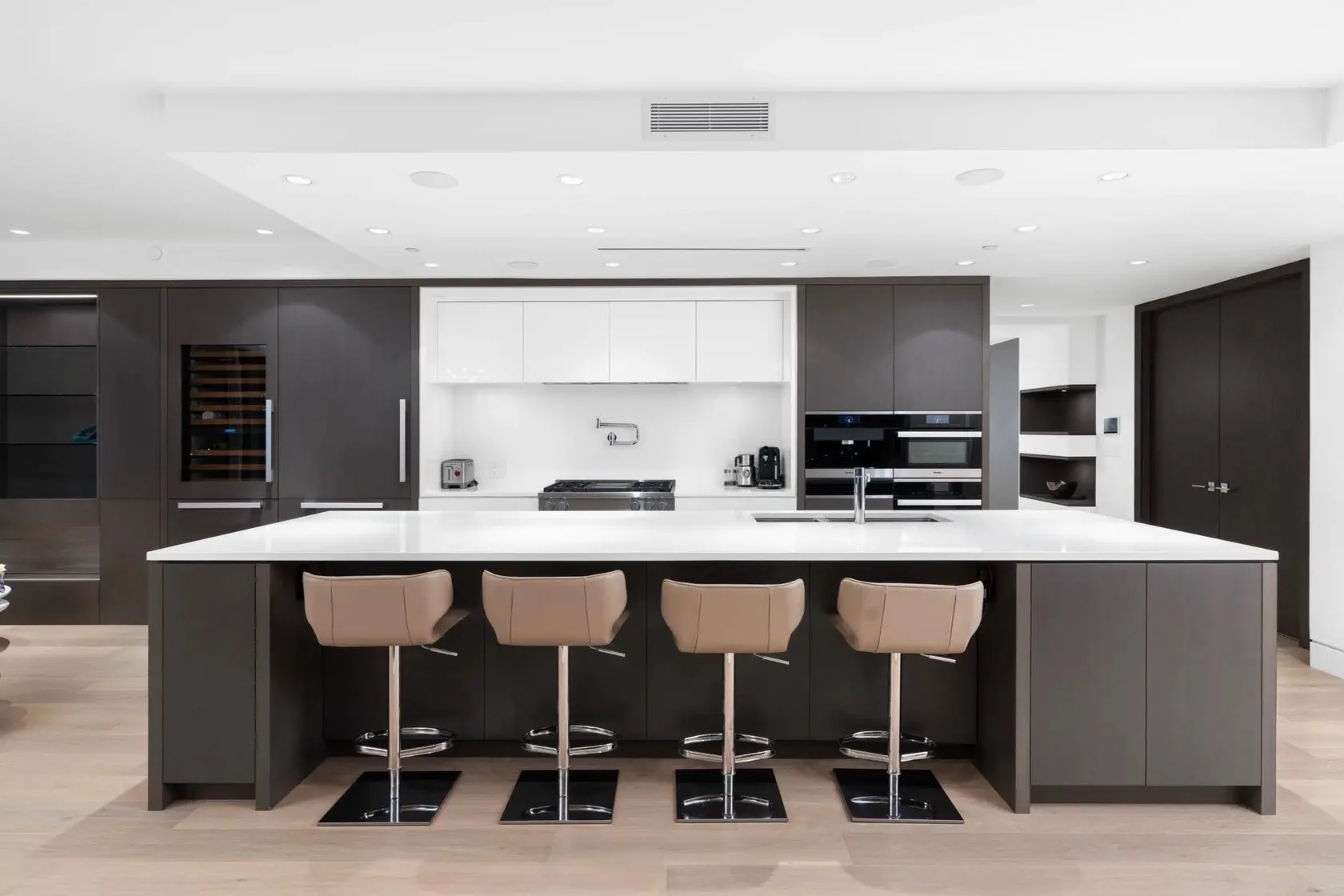 Downtown Vancouver Residence — image 29