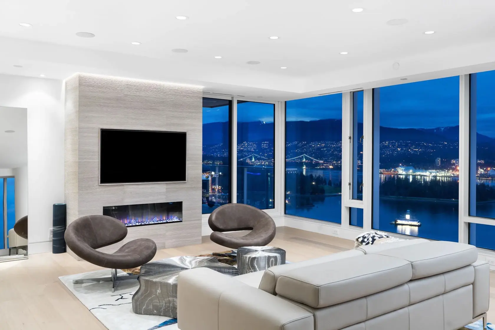 Downtown Vancouver Residence — image 30