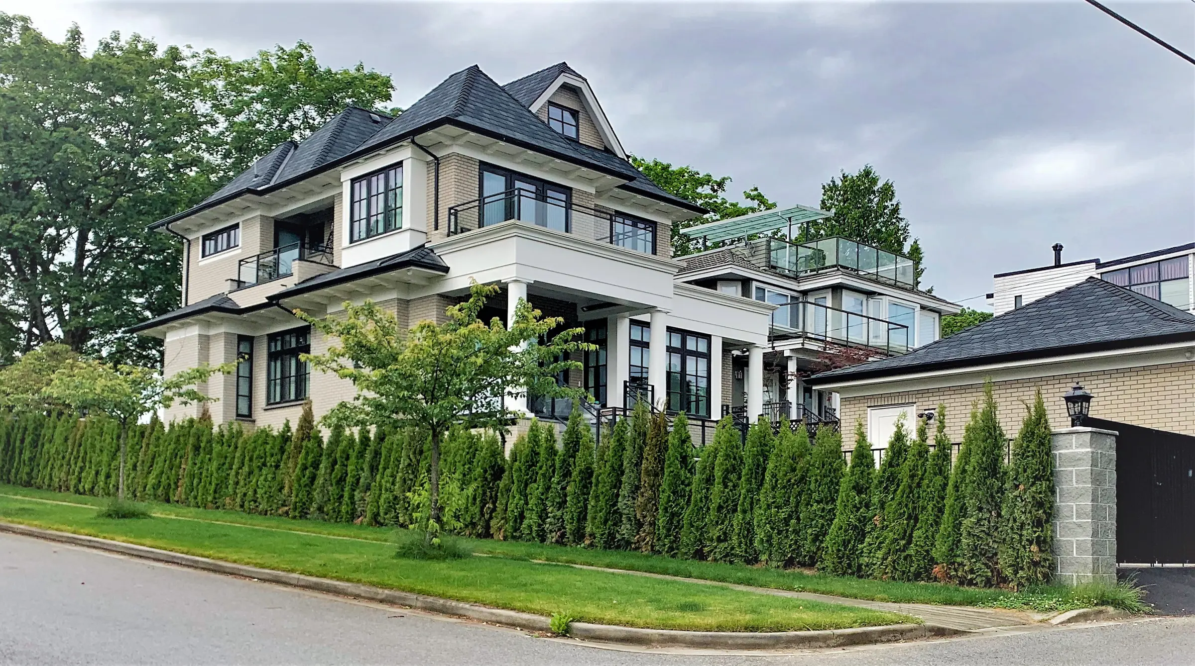 Metro Vancouver Residence 01